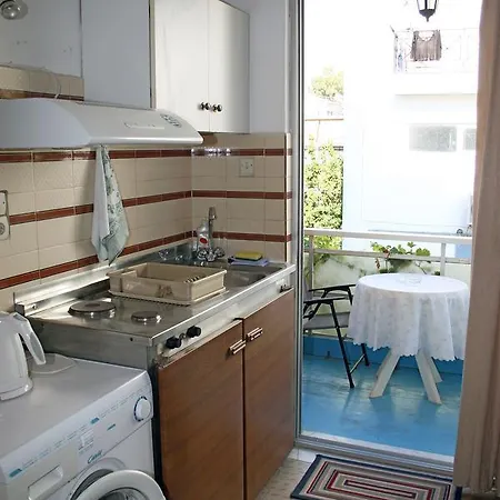 Manos Apartment Galatas (Poros)